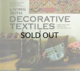 Living With Decorative Textiles: Tribal Art from Africa, Asia and the Americas (ペーパーバック)